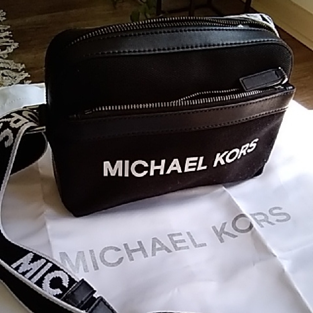 Michael Kors CROSSBODY.. ❤